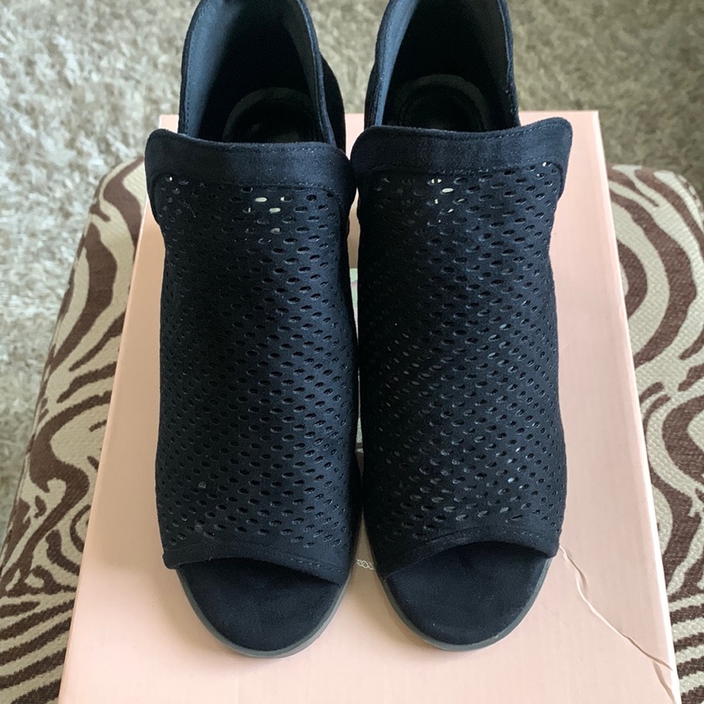 Brand New! Never Worn! All Black Block Heel Shoe $25.00